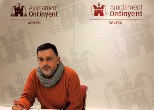 L’Ajunament d’Ontinyent i les AMPES acorden un conveni per distribuir entre l’alumnat 6.000 “mantaescola&quot; a meitat de preu