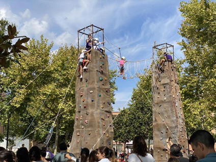 Centenars de persones de totes les edats gaudeixen de les activitats del III Park(ing)Day d’Ontinyent