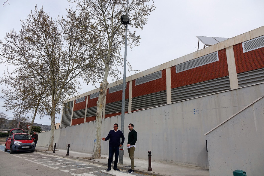 Ontinyent millora l’enllumenat de l&#039;entorn de la piscina coberta municipal