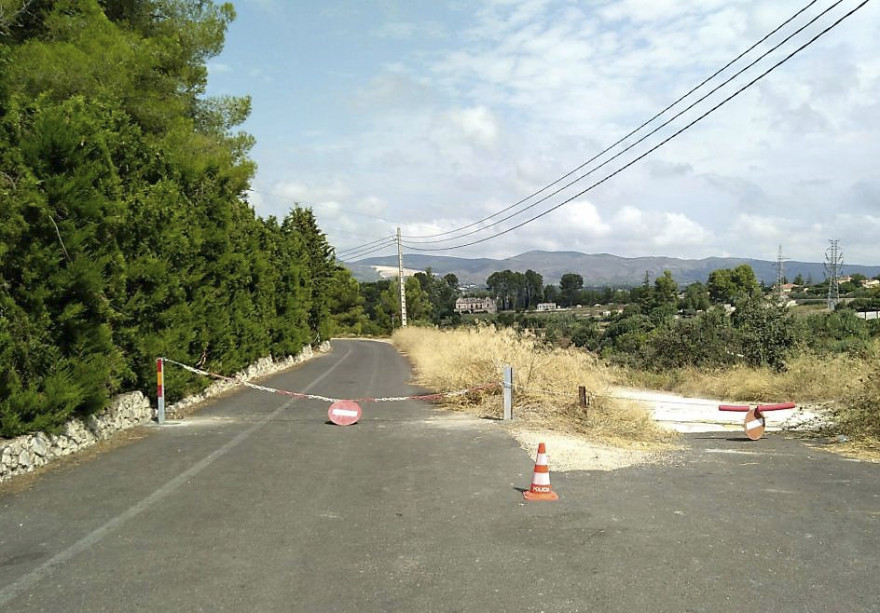 La massiva afluència de turistes al Pou Clar, ocasiona el tall del camí de Galindo.