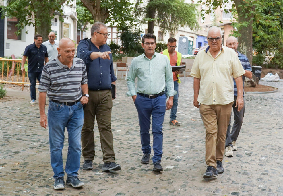 Les obres del carrer Sant Antoni trauen a la llum part de les llambordes del traçat original