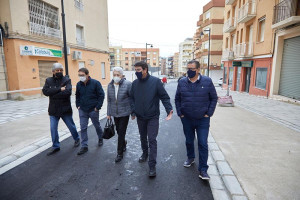 Ontinyent finalitza les obres de reurbanització del carrer Pintor Segrelles que dupliquen l’espai per als vianants