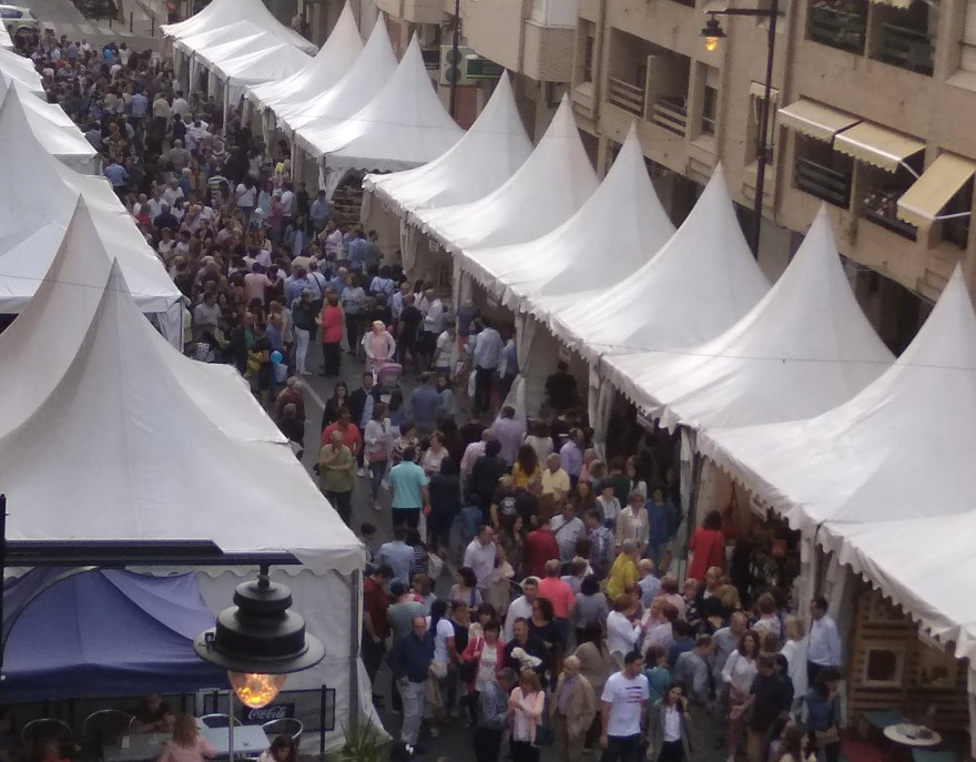 Milers de persones de les comarques centrals gaudeixen de la VIII Fira de Tendes i Tapes d’Ontinyent